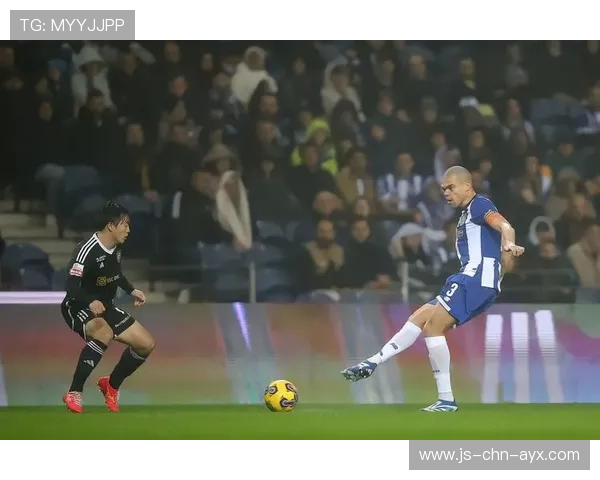 波尔图任意球战术精妙，佩佩一次抢前点引爆全场